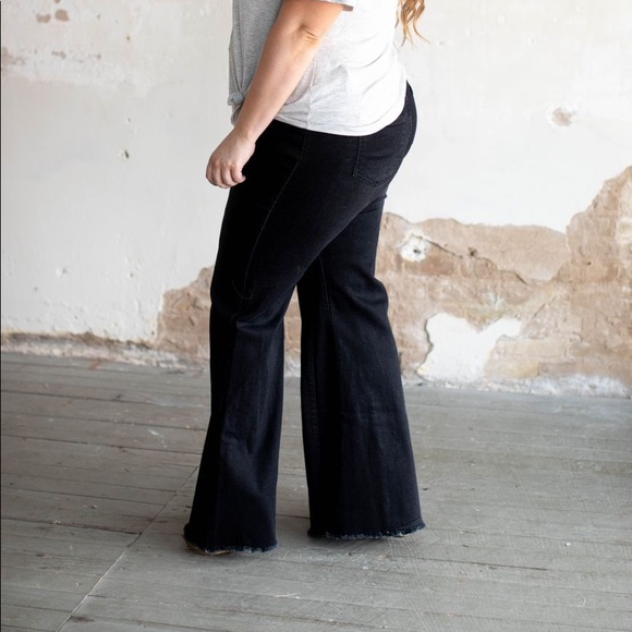 L&B Black Wash Bell Bottom Flare Jeans Plus NWT 😍 - Picture 3 of 4